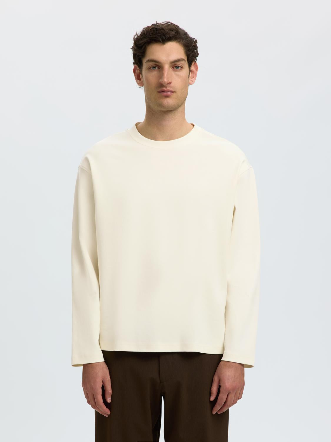 model_shot-front
